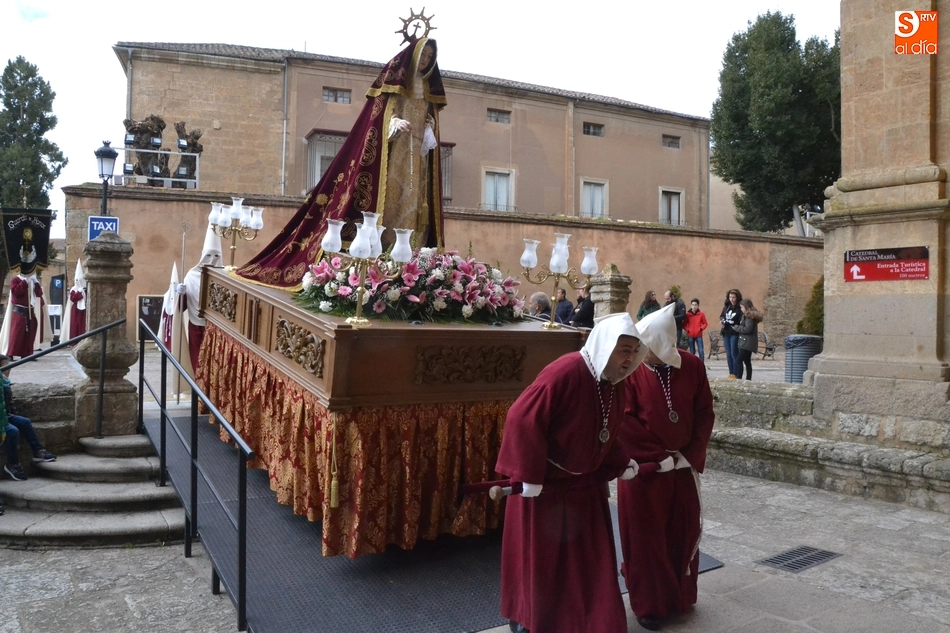 Foto 2 - La Cruz madruga para desarrollar a toda velocidad su segunda procesi&oacute;n  
