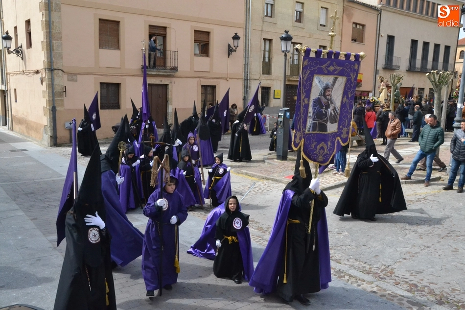 Foto 2 - &Aacute;ngel Ca&ntilde;uelo le da un toque especial a la procesi&oacute;n del Paso a la Agon&iacute;a  