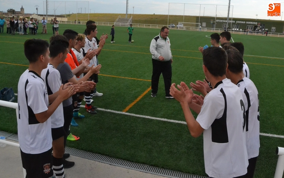 Foto 2 - El Juvenil del Ciudad Rodrigo cierra una &eacute;poca con un carrusel de goles y homenajes  