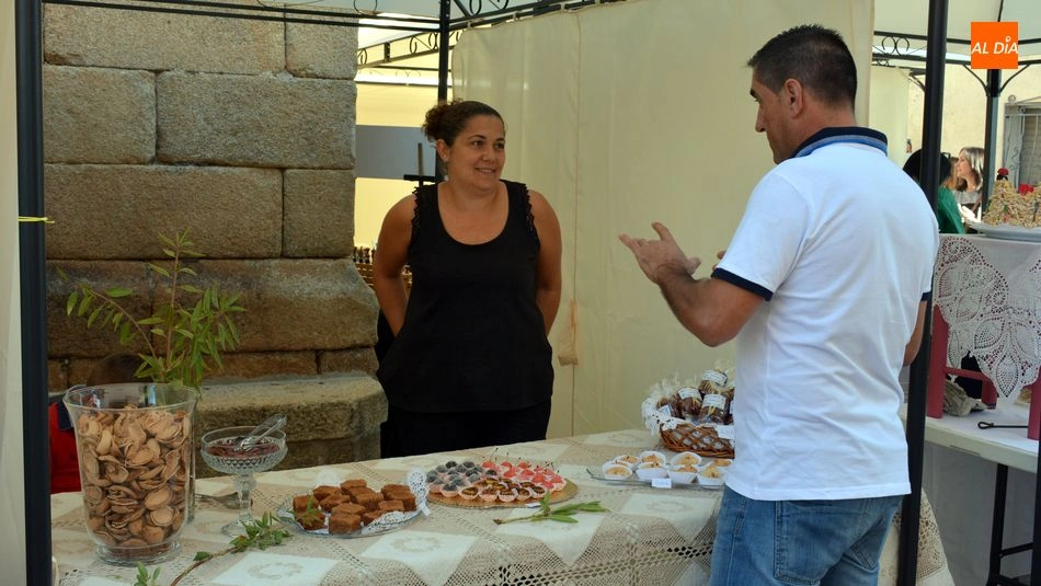 Foto 11 - Saucelle apuesta por la almendra como producto aut&oacute;ctono de referencia en una concurrida feria&nbsp;