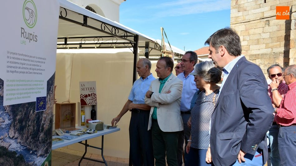 Foto 10 - Saucelle apuesta por la almendra como producto aut&oacute;ctono de referencia en una concurrida feria&nbsp;