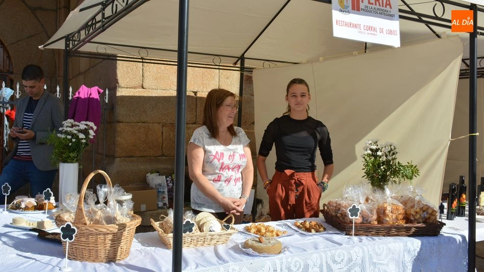 Foto 9 - Saucelle apuesta por la almendra como producto aut&oacute;ctono de referencia en una concurrida feria&nbsp;