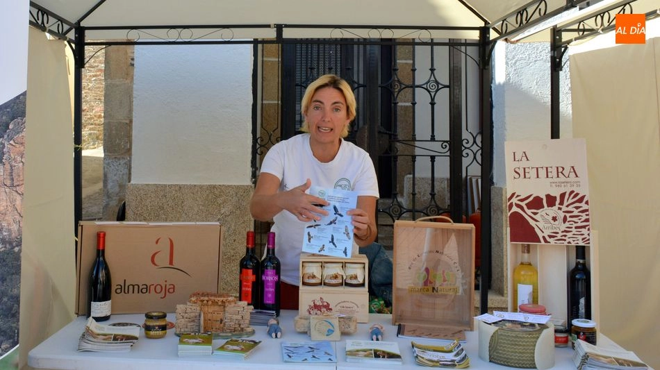 Foto 8 - Saucelle apuesta por la almendra como producto aut&oacute;ctono de referencia en una concurrida feria&nbsp;