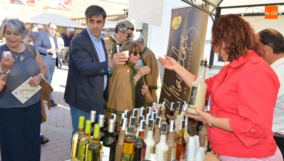 Foto 2 - Saucelle apuesta por la almendra como producto aut&oacute;ctono de referencia en una concurrida feria&nbsp;