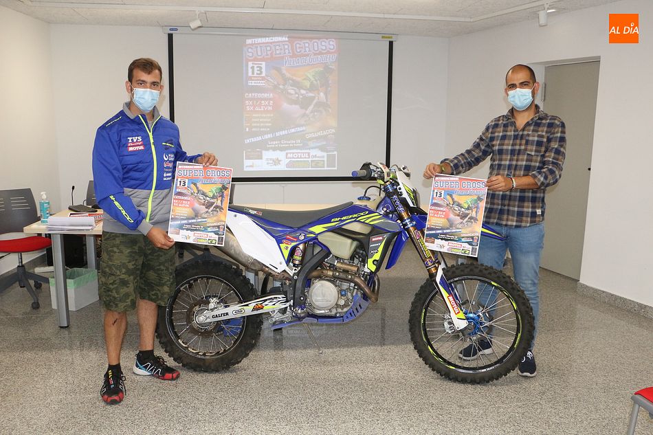 Lorenzo Santolino y Carlos Arasa presentando el Supercross de Guijuelo - Kiko Robles