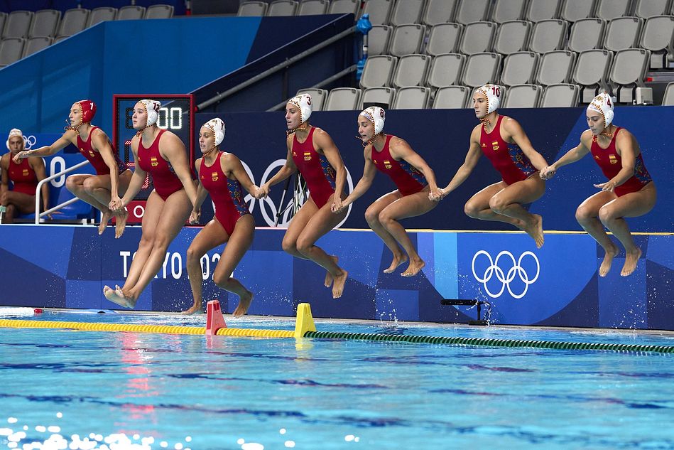 La selección femenina de waterpolo entra en la piscina en la final - Foto: COE