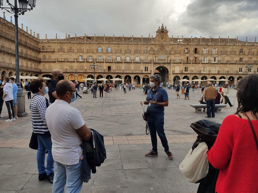 El Primer Edecán en plena visita en la Plaza Mayor de Salamanca - Raúl Bellido