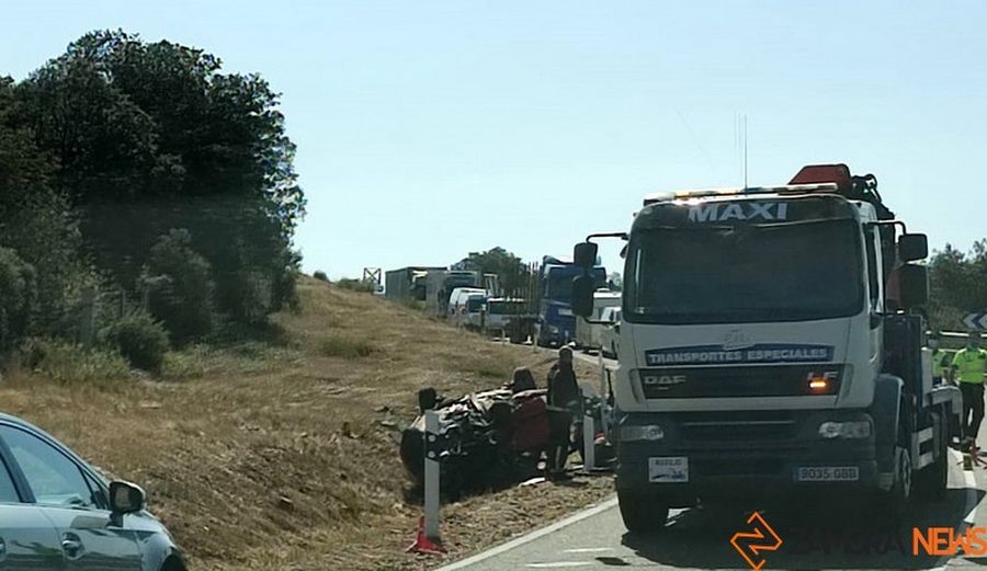 Estado de uno de los vehículos siniestrados. Foto Zamora News