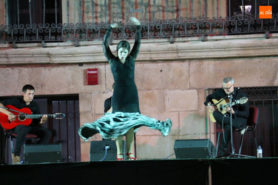 Foto 2 - Lita Blanco y su cuadro flamenco deja Vitigudino ‘En la memoria’  