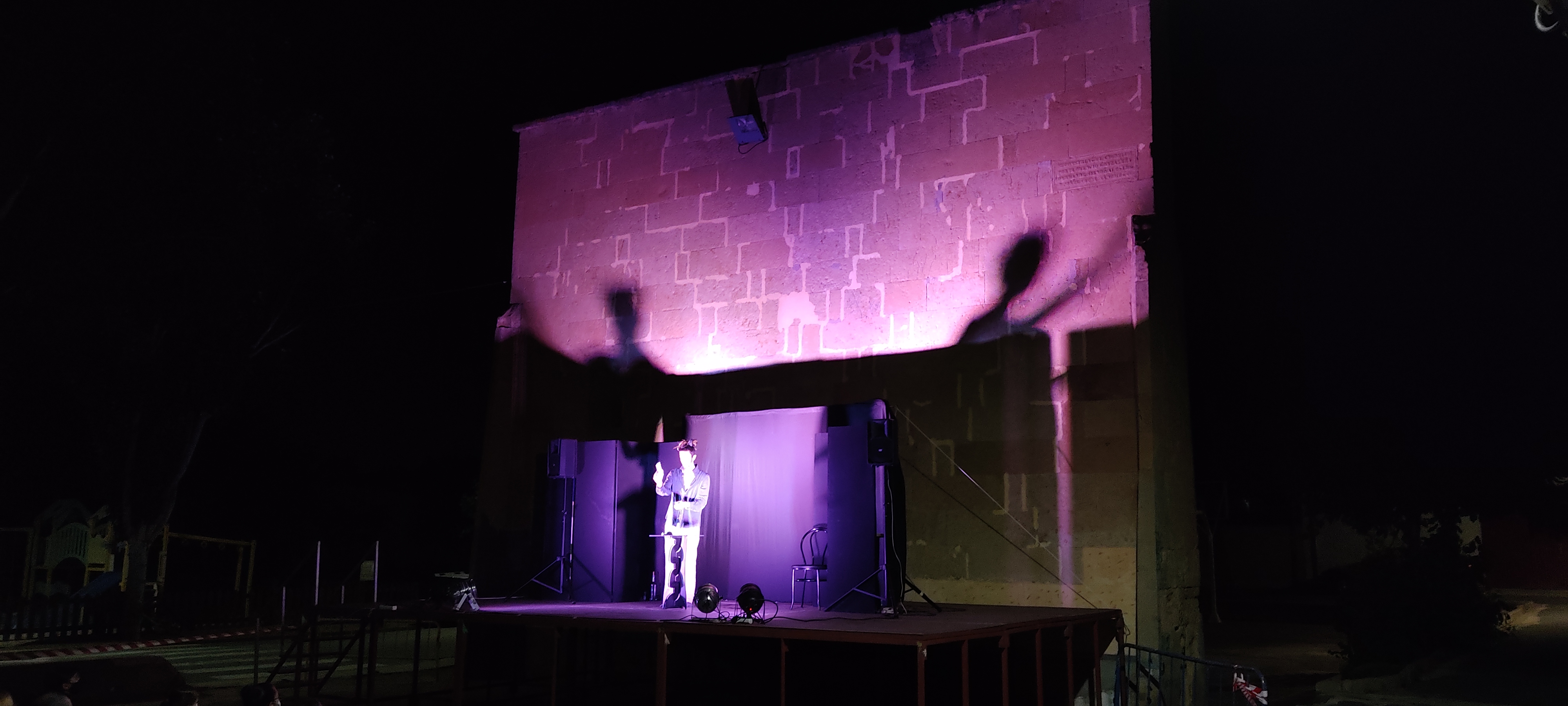 Foto 3 -          Huerta disfruta de un show de magia y mentalismo por San Bartolomé  