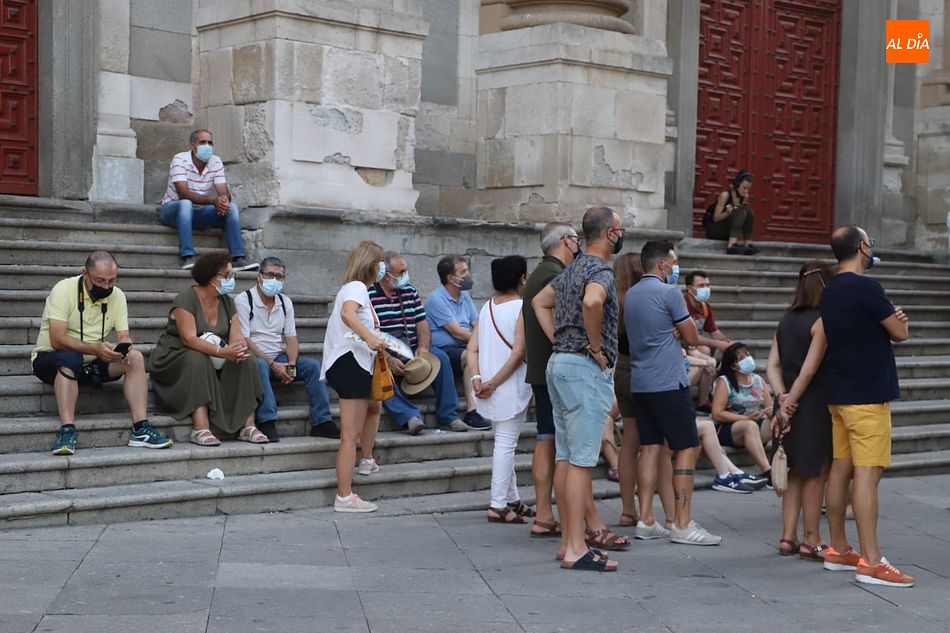 Turistas salmantinos visitan la Salamanca monumental - Lydia González/Archivo