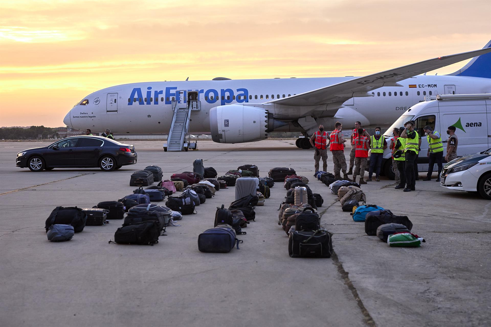 Equipajes de refugiados afganos en la base aérea de Torrejón. EP