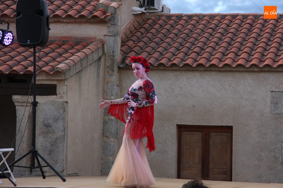 Foto 4 - Una actuación de copla anima el día de la Virgen en Villaseco de los Reyes