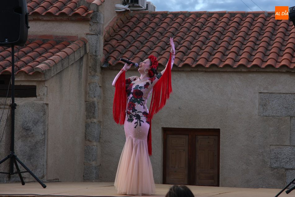 Foto 3 - Una actuación de copla anima el día de la Virgen en Villaseco de los Reyes