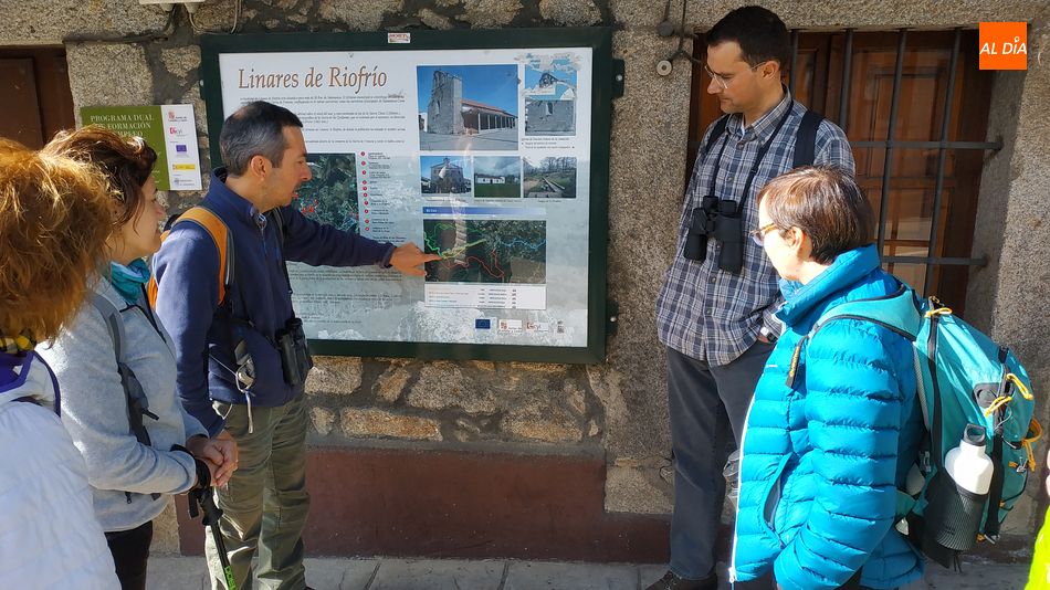 Excursionista inician un paseo de avistamiento en Linares de Riofrío - Archivo
