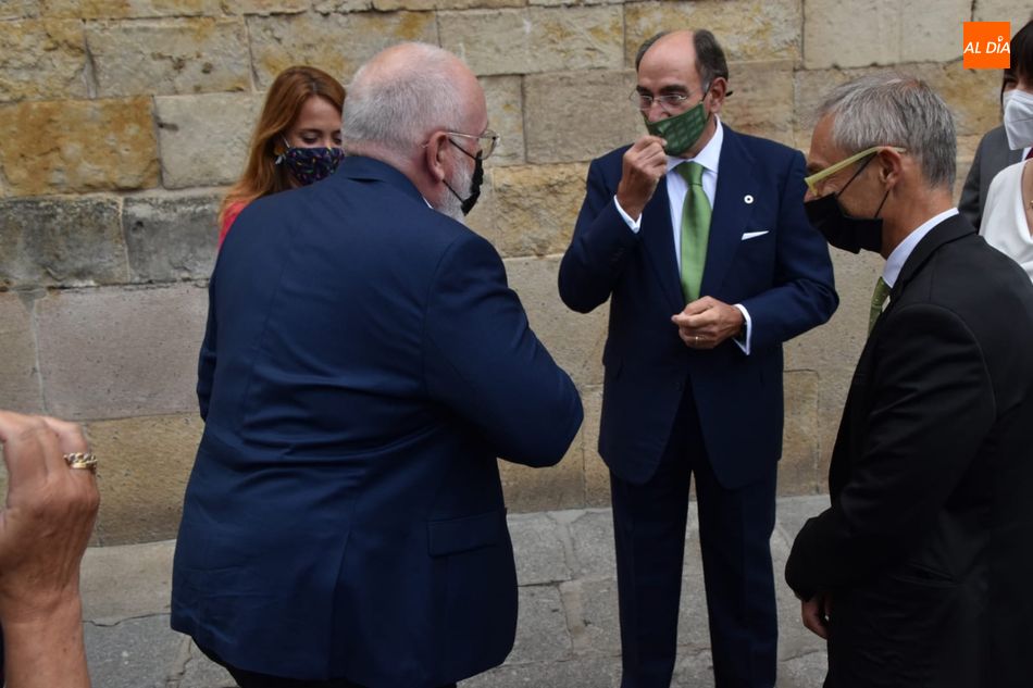 Foto 3 - Frans Timmermans defiende el Pacto Verde Europeo en su investidura como doctor ?honoris causa? por la Universidad de Salamanca