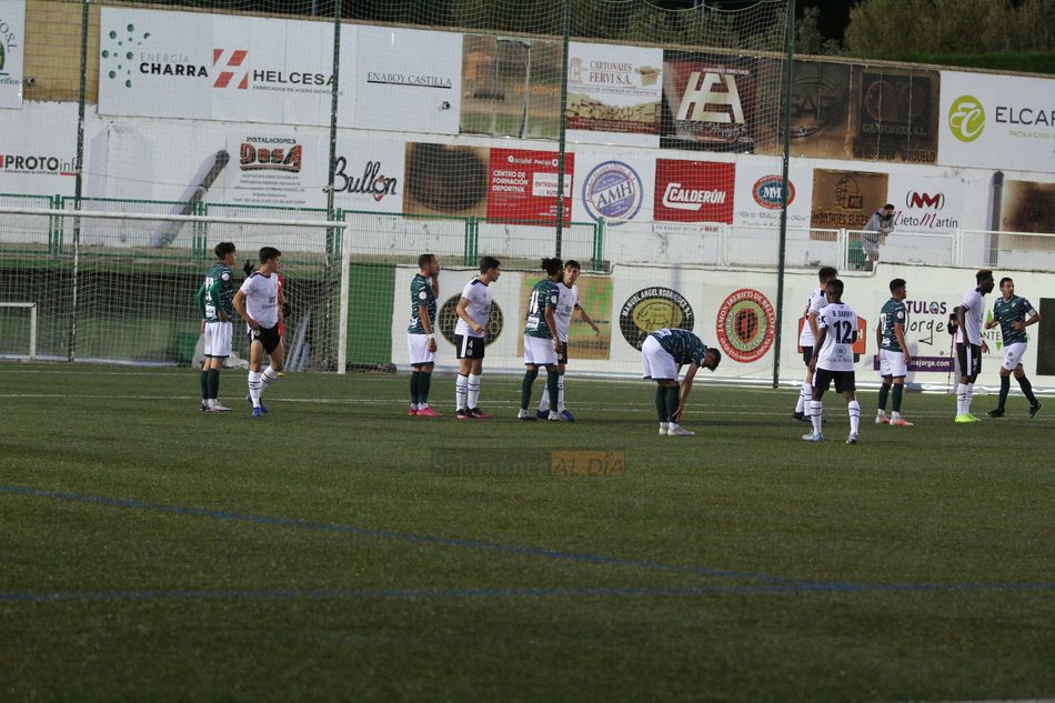 Foto 5 - Dos fallos defensivos dejan KO al Salamanca UDS ante un Guijuelo que estará en la final regional de la Copa RFEF (2-0)