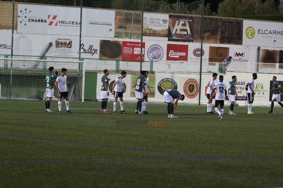 Foto 4 - Dos fallos defensivos dejan KO al Salamanca UDS ante un Guijuelo que estará en la final regional de la Copa RFEF (2-0)