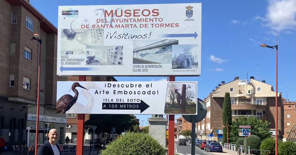 Nuevos carteles en la avenida de Madrid, en Santa Marta