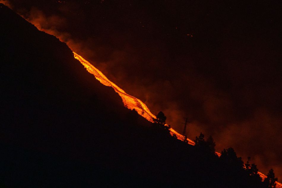La nueva colada de lava del volcán de Cumbre Vieja, a 25 de septiembre de 2021, en La Palma - Kike Rincón - Europa Press