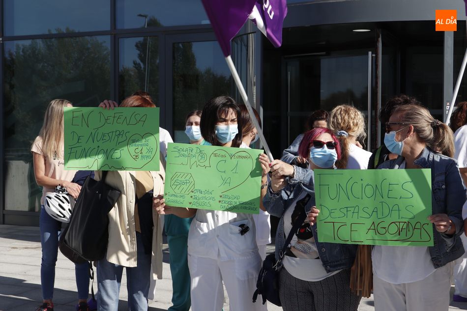 Foto 5 - Técnicos de Enfermería y operarios de Servicios del nuevo Hospital protestan por los cambios de funciones