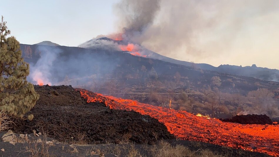 Colada de lava en la isla de La Palma. Foto: Involcán/EP