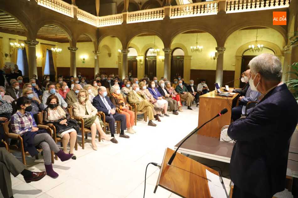 Foto 4 - Jesús Málaga y las estampas salmantinas de la revuelta comunera abren el curso del CES