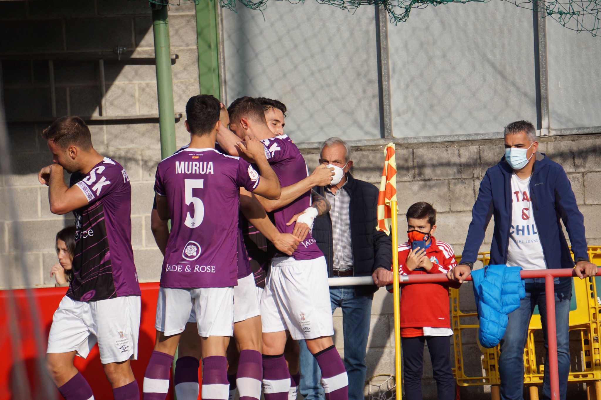 Abrazos en el gol de Jairo / Salamanca CF UDS