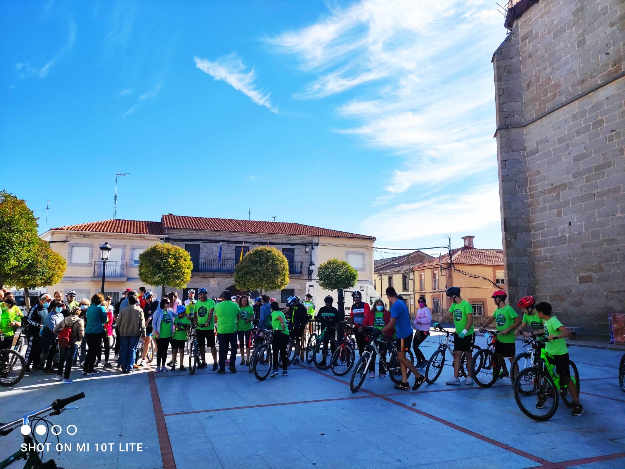 Foto 4 - La plataforma Gajates Sin Mierda realiza una marcha cicloturista para dar visibilidad a sus acciones