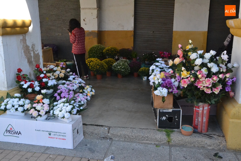 Foto 6 - El Mercado de los Martes adelanta su sesión semanal por el Día de la Fiesta Nacional