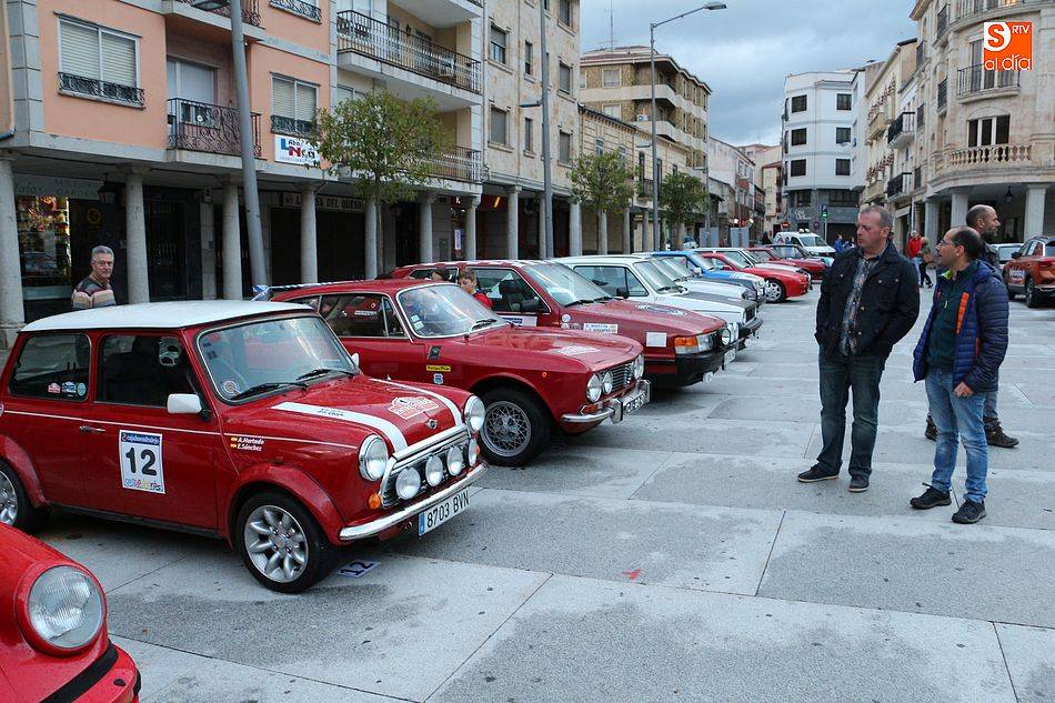 Los coches clásicos del Rally Entresierras Histórico volverán a la plaza Mayor guijuelense - Archivo
