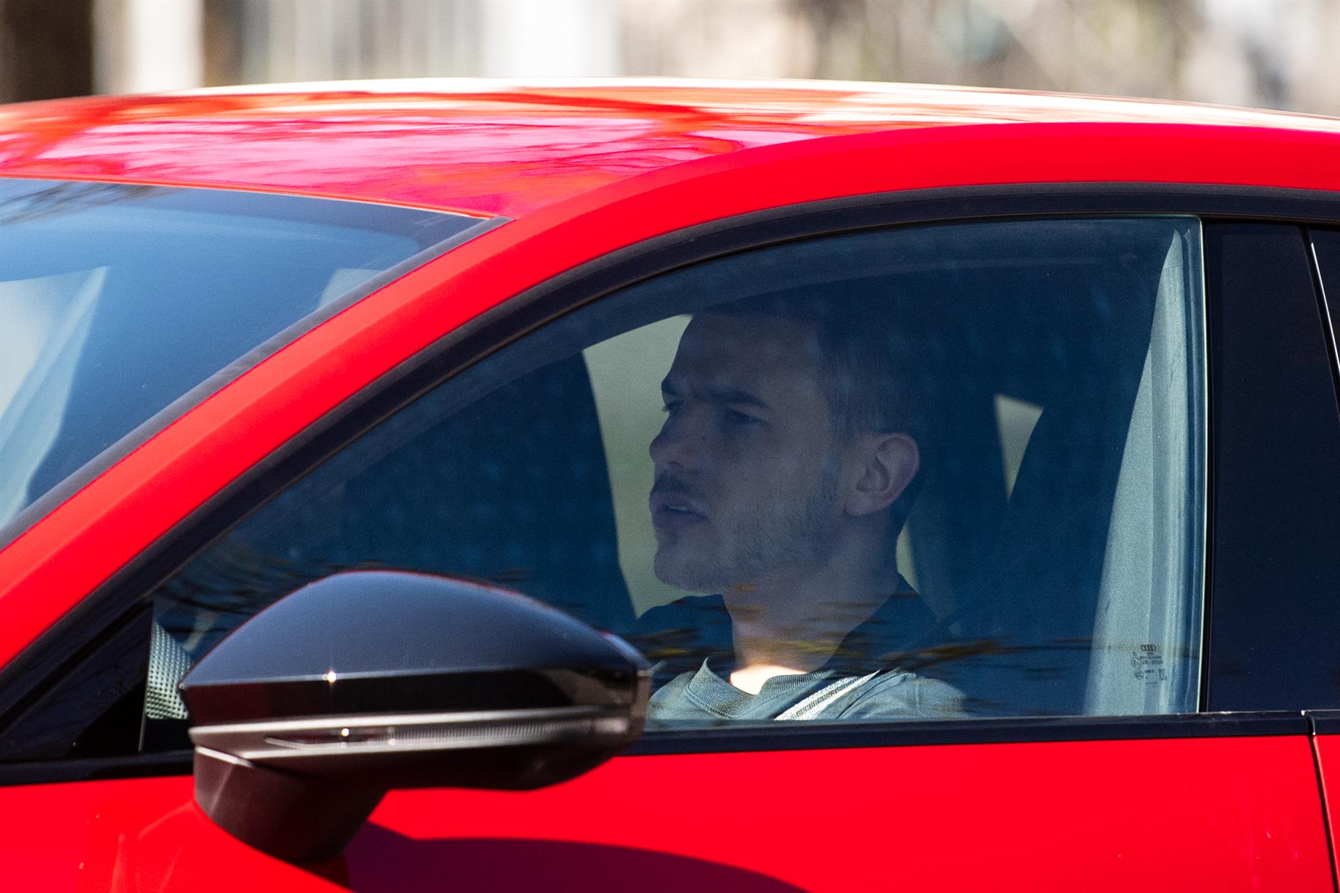 Lucas Hernández conduce su automóvil antes de un entrenamiento con el Bayern. Foto: EP
