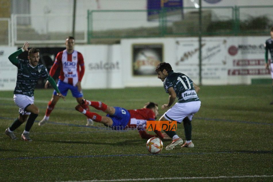 Foto 5 - Un doblete de Giráldez hace que el Guijuelo acaricie la Copa del Rey (2-1)