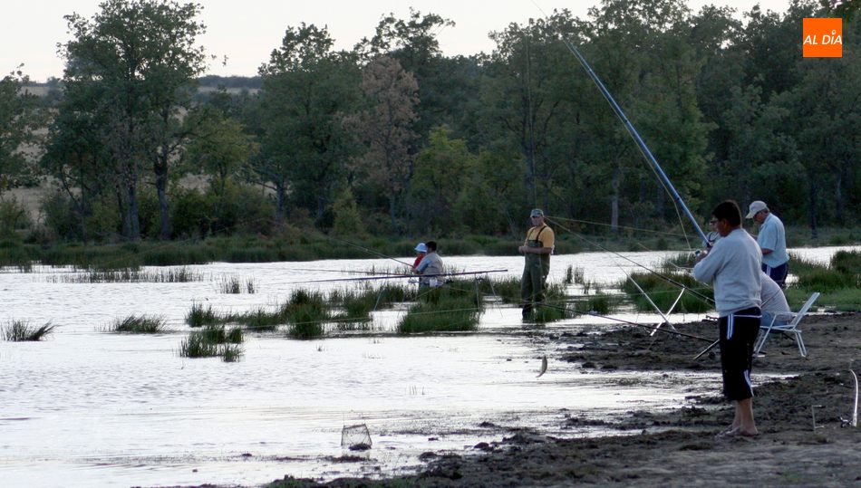 La nueva publicación recoge las artes tradicionales empleadas por los pescadores y cazadores salmantinos