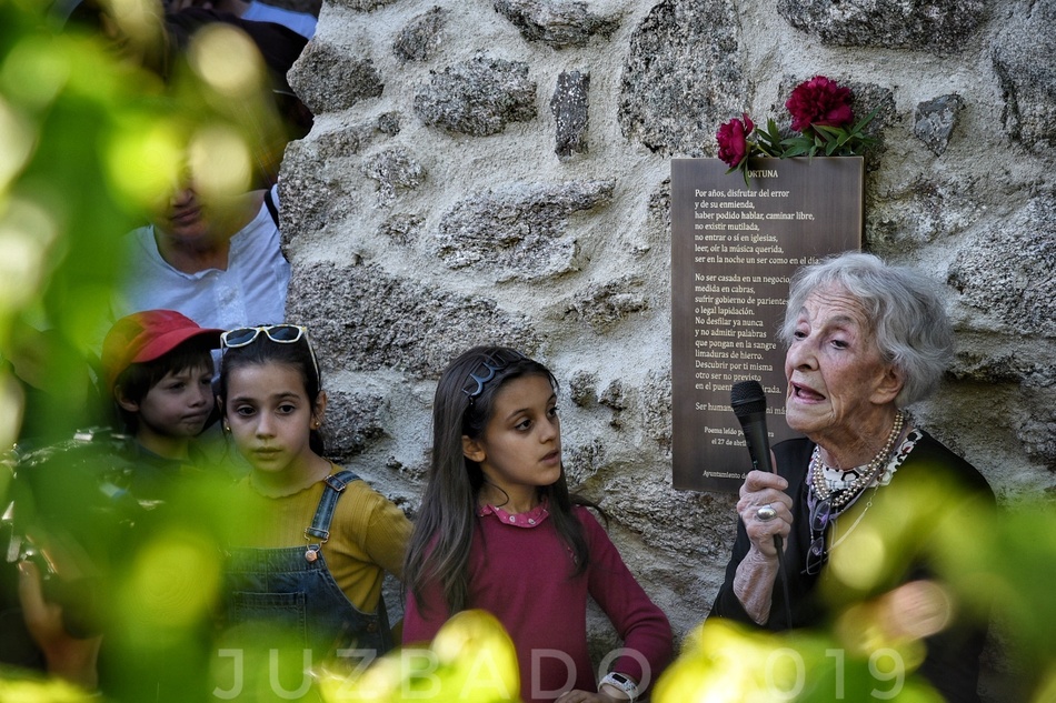 La poetisa Ida Vitale, en su visita a Juzbado en 2019