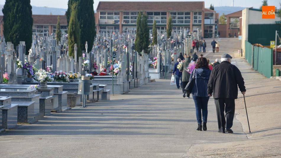 Foto 1 - El Ayuntamiento facilitará a los salmantinos las visitas a los cementerios con motivo de la fiesta de Todos los Santos