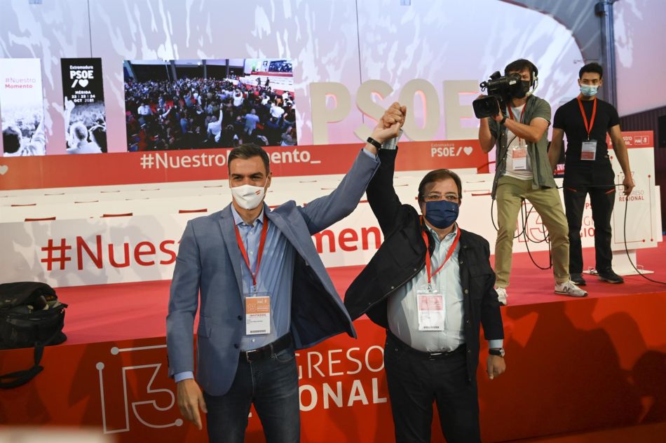 El presidente del Gobierno, Pedro Sánchez, y el presidente de la Junta de Extremadura, Guillermo Fernández Vara - Andrés Rodríguez - Europa Press