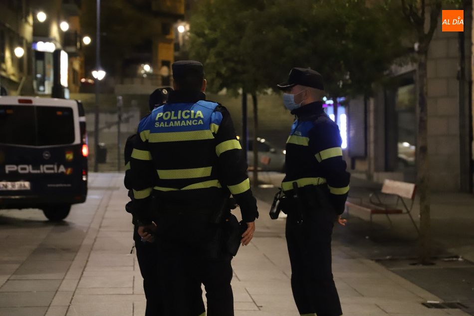 Foto 1 - Noche de peleas, orines y un conductor imprudente en Salamanca