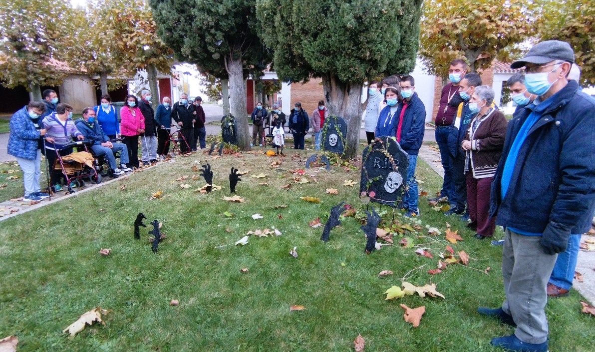 Los usuarios de Asprodes visten Sanjuanejo de Halloween