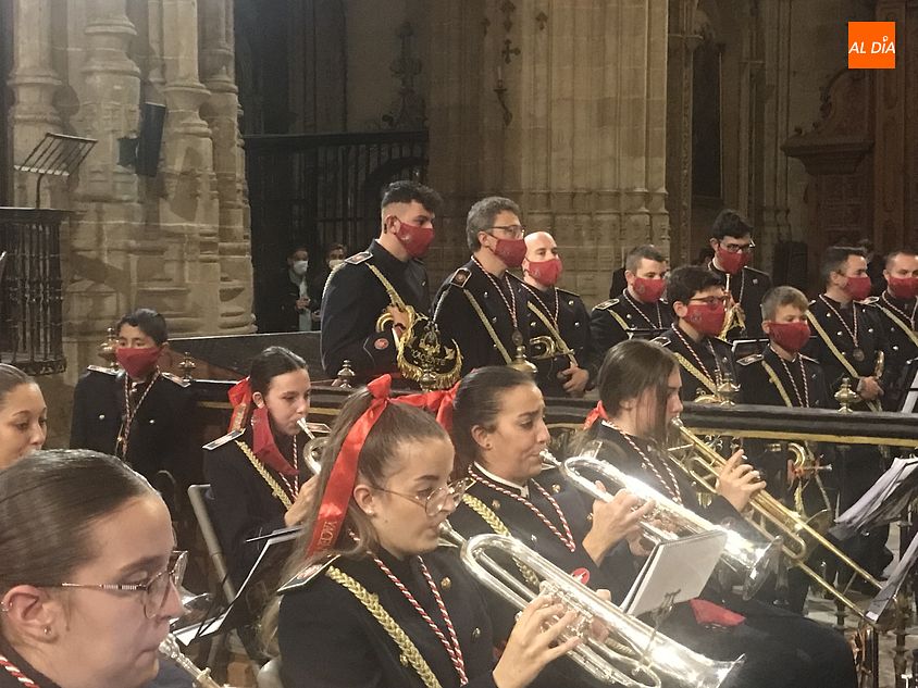 La Agrupación del Cristo Yacente interpretó marchas de procesión en la Catedral - Fotos: Ángel Merino