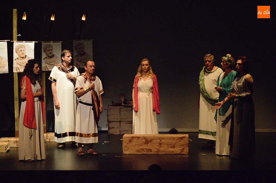 Gran puesta en escena del grupo Komo Teatro con su Calígula - Fotos: Guillermo García