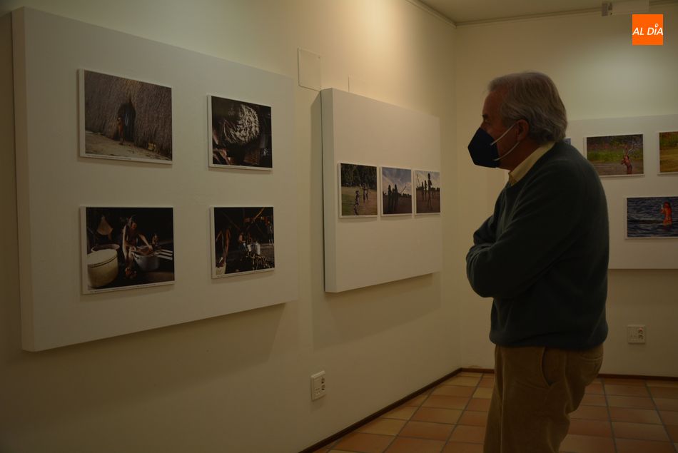 Exposición fotográfica ‘En Xingu, hace más de cien años’, de Camila Vinhas Itavo en el Palacio Maldonado. Foto de Vanesa Martins