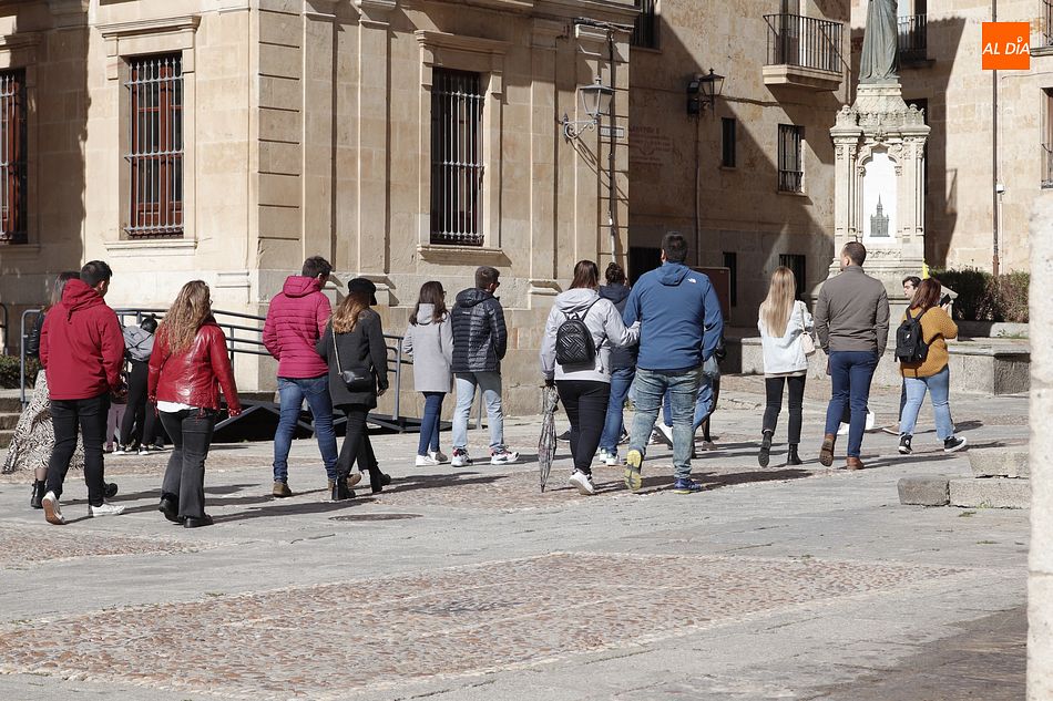 Un grupo de personas paseando por el centro de la ciudad. Foto: Guillermo García