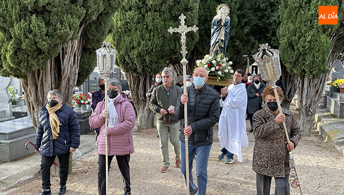 Nuestra Señora de los Dolores volvía a procesionar por el cementerio municipal de Peñaranda
