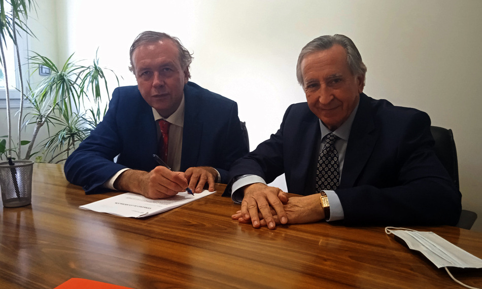 Firma del convenio de colaboración entre ICW Holding y Mascarillas Béjar