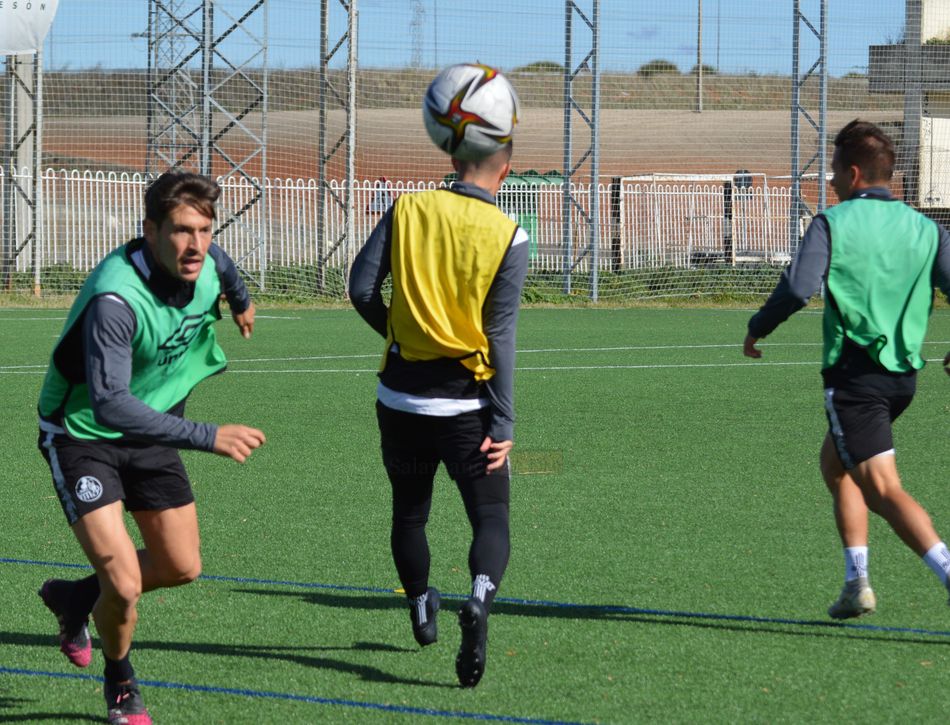 Foto 4 - Pepe Carmona se empieza a gustar: golazos del andaluz en el entrenamiento del Salamanca UDS