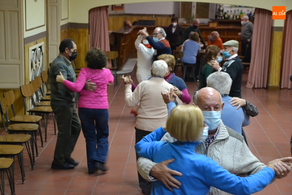 Foto 6 - El Porvenir recupera sus emblemáticas sesiones dominicales de baile