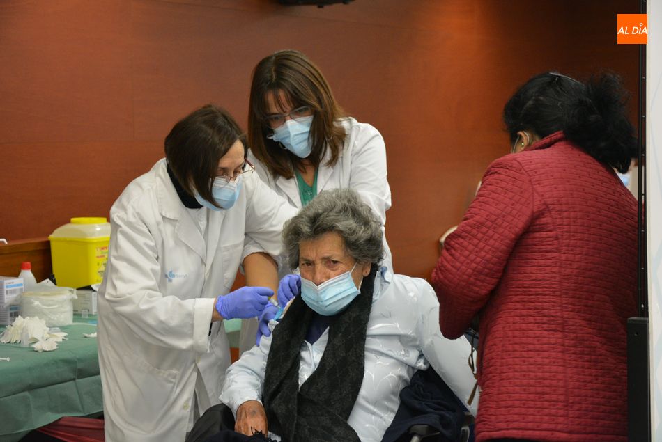 Foto 2 - Villares de la Reina acogerá la doble vacunación de gripe y COVID-19 de la zona de salud periurbana norte