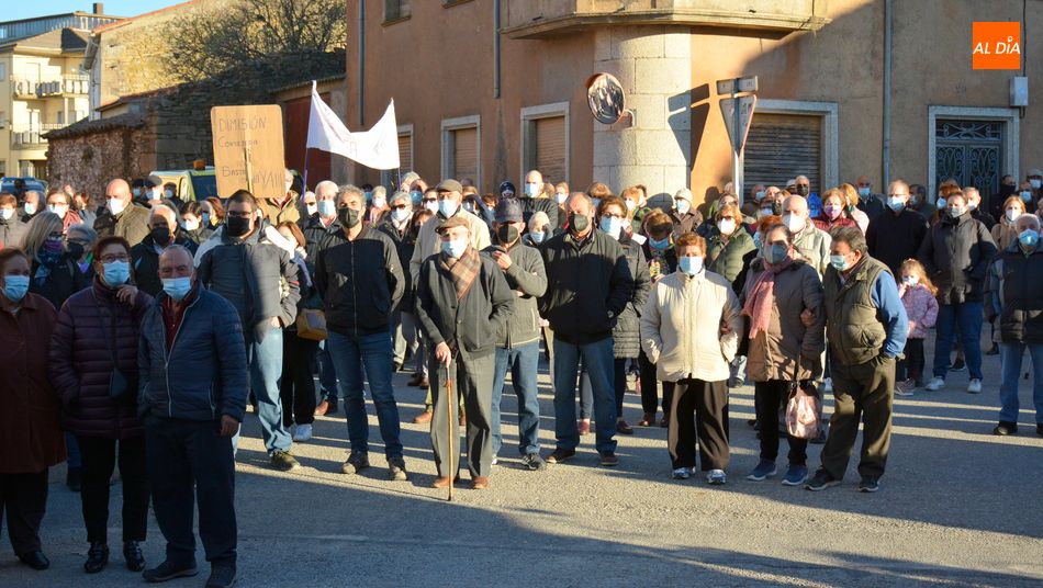 Un grupo de vecinos en la concentración celebrada el pasado sábado en Lumbrales