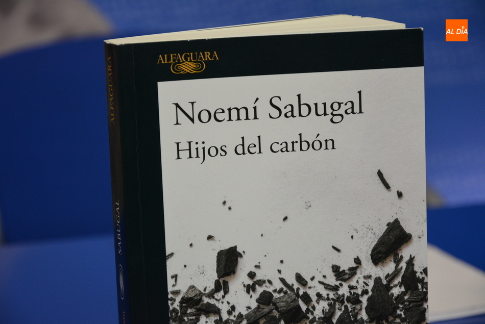 Foto 3 - Encuentro literario con Noemí Sabugal, finalista del Premio de la Crítica de Castilla y León